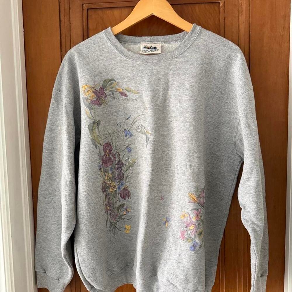 Super cute northern reflections grey floral sweatshirt
